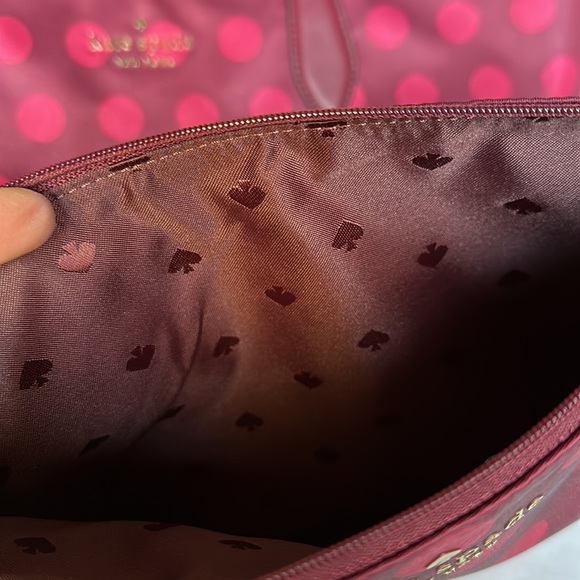 Set Kate Spade Lg tote bag w/ dark pink/mauve dots. W/ large makeup bag. - Picture 5 of 9